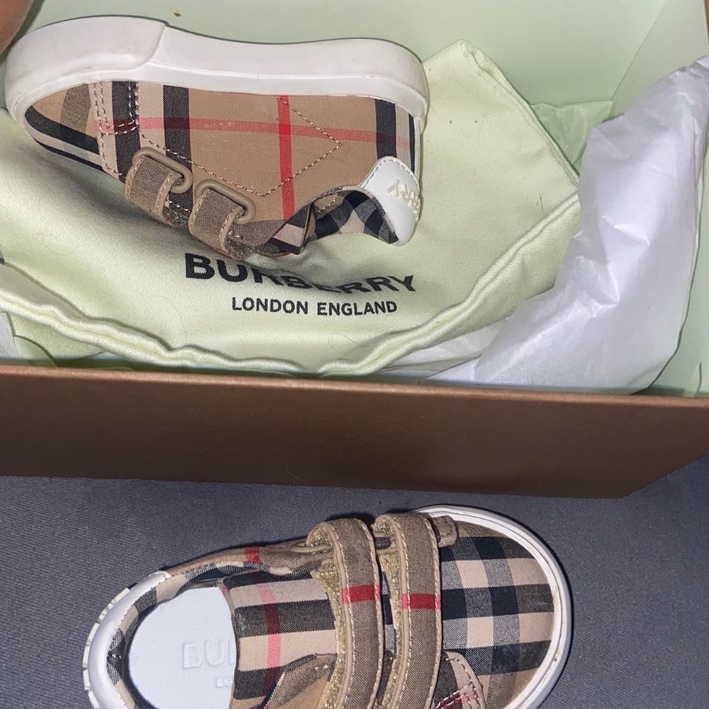 Infant Burberry sneakers size 17